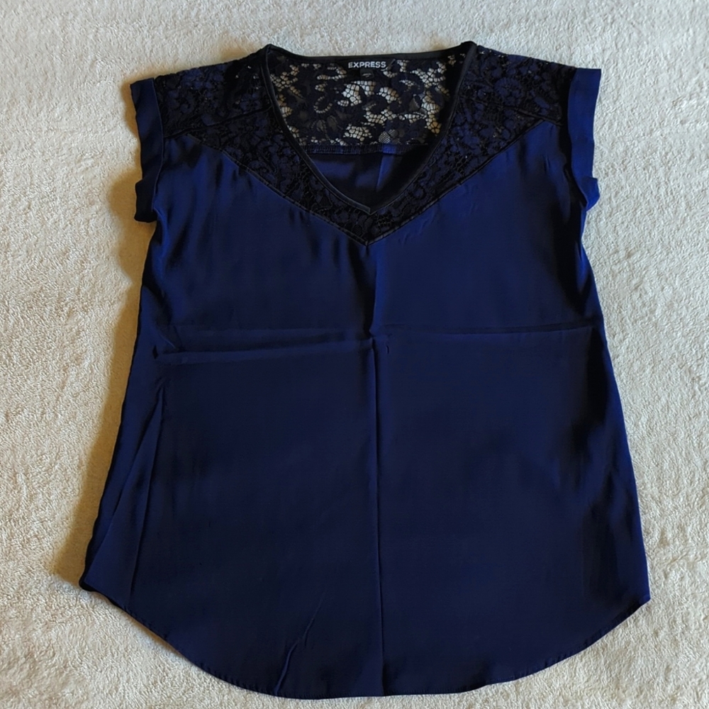 NWOT - Express short sleeve blouse - lace detail - size XS
